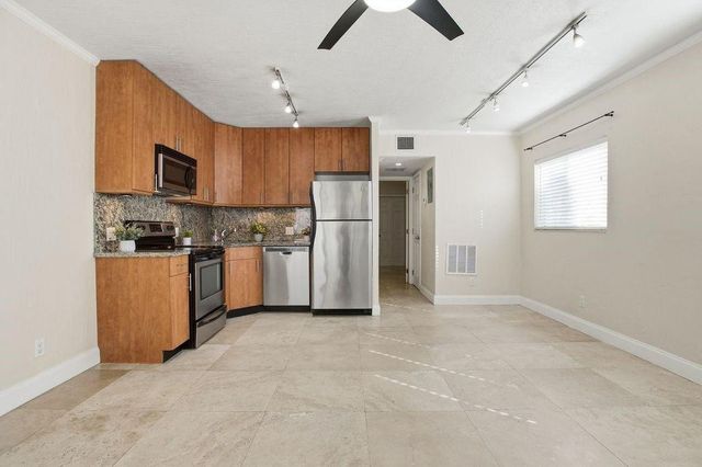 1892 NE 46th Street B4, Fort Lauderdale, FL 33308