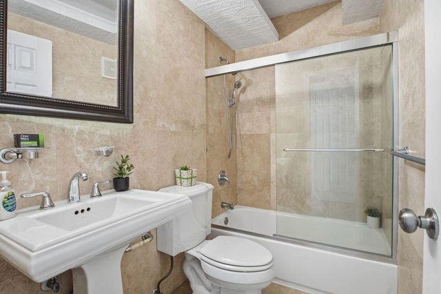 1892 NE 46th Street B4, Fort Lauderdale, FL 33308