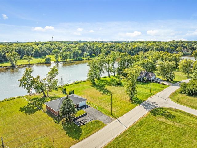 8334 Shore Drive, Machesney Park, IL 61115