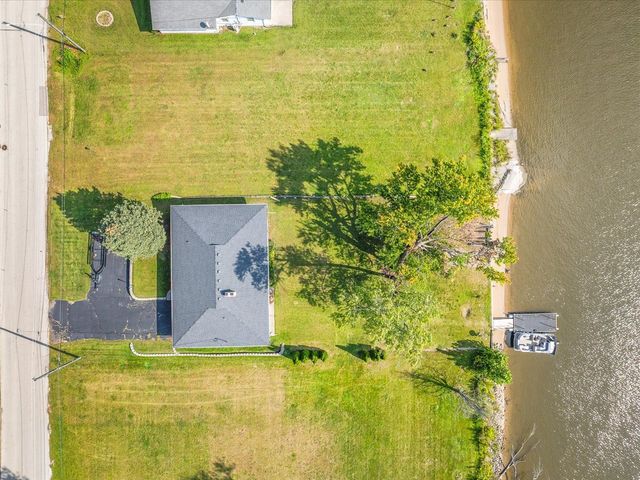 8334 Shore Drive, Machesney Park, IL 61115