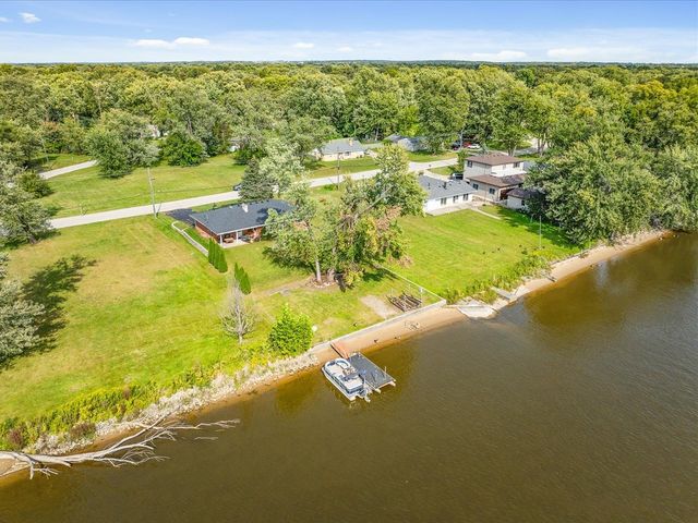 8334 Shore Drive, Machesney Park, IL 61115