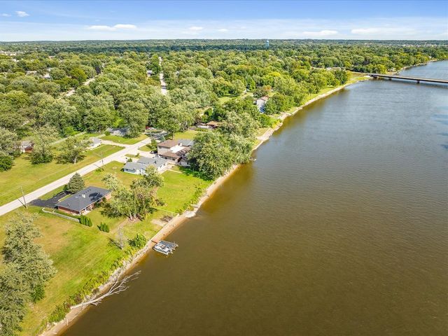 8334 Shore Drive, Machesney Park, IL 61115