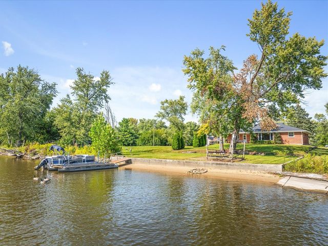 8334 Shore Drive, Machesney Park, IL 61115