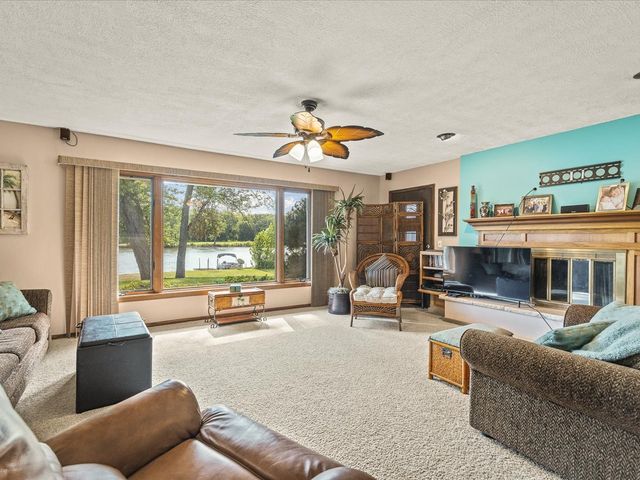 8334 Shore Drive, Machesney Park, IL 61115