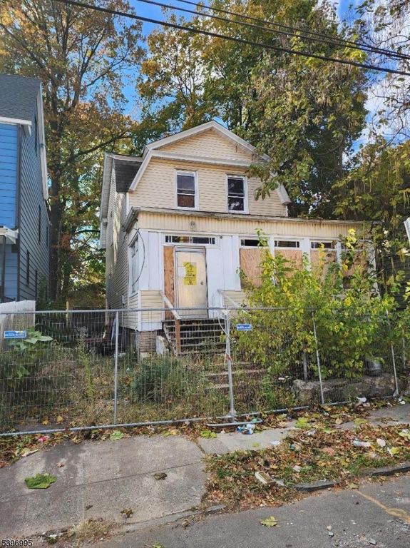 14 Voorhees St, Newark City, NJ 07108