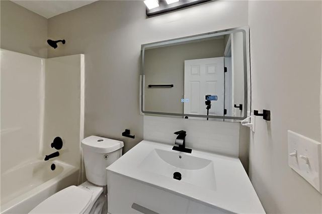 1719 Silverchase SW Drive, Marietta, GA 30008