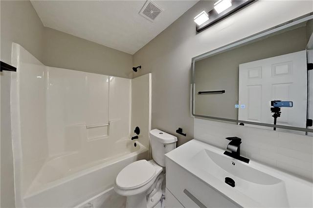 1719 Silverchase SW Drive, Marietta, GA 30008