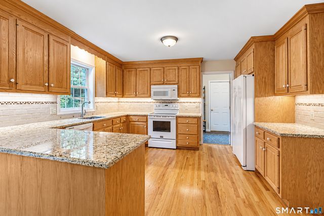 811 Lake Drive, Guilford, CT 06437