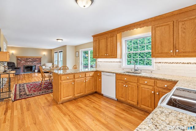 811 Lake Drive, Guilford, CT 06437
