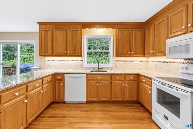 811 Lake Drive, Guilford, CT 06437