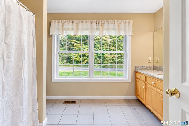 811 Lake Drive, Guilford, CT 06437