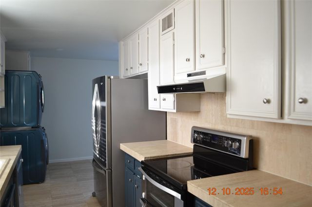 2711 Briarhurst Drive 18, Houston, TX 77057