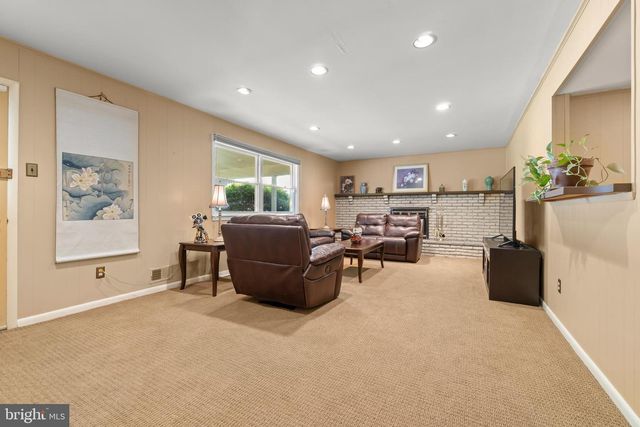 39 LAKEVIEW DR, Cherry Hill, NJ 08003