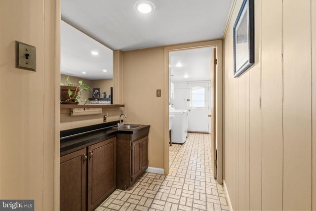 39 LAKEVIEW DR, Cherry Hill, NJ 08003