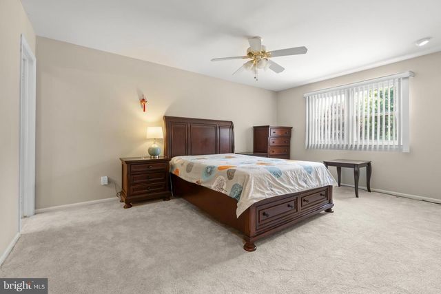 39 LAKEVIEW DR, Cherry Hill, NJ 08003