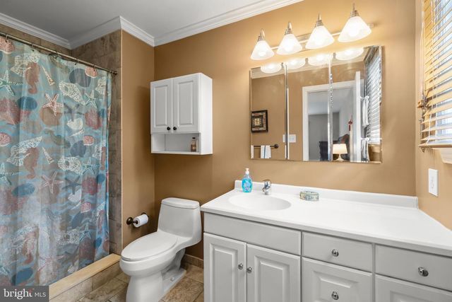 39 LAKEVIEW DR, Cherry Hill, NJ 08003
