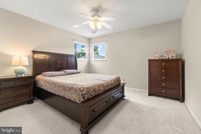 39 LAKEVIEW DR, Cherry Hill, NJ 08003