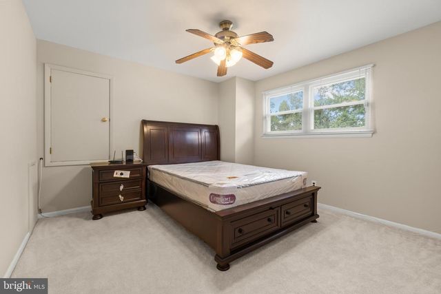 39 LAKEVIEW DR, Cherry Hill, NJ 08003