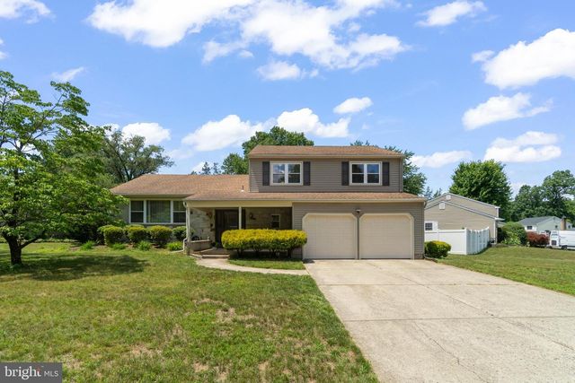 39 LAKEVIEW DR, Cherry Hill, NJ 08003