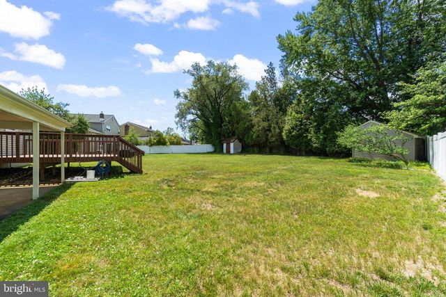 39 LAKEVIEW DR, Cherry Hill, NJ 08003