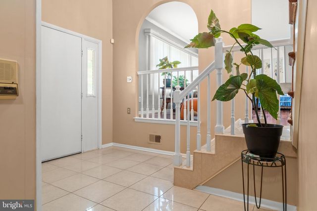 39 LAKEVIEW DR, Cherry Hill, NJ 08003