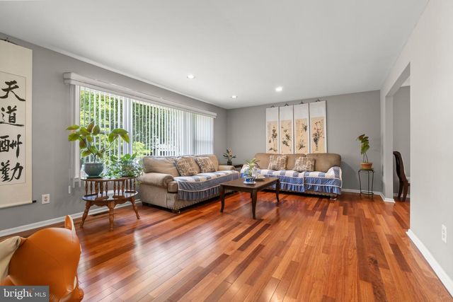 39 LAKEVIEW DR, Cherry Hill, NJ 08003