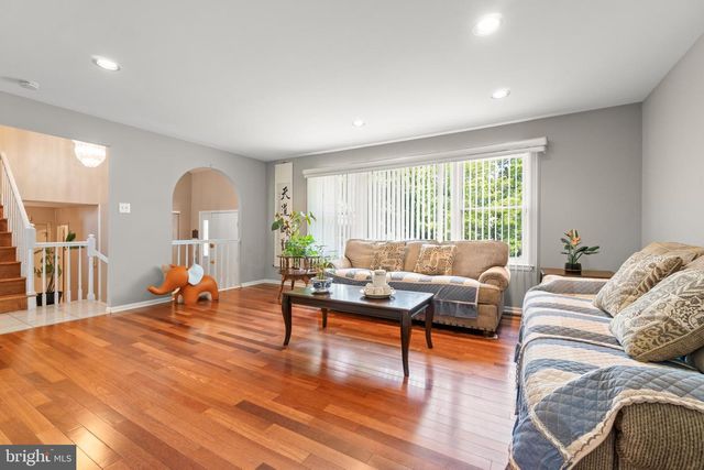 39 LAKEVIEW DR, Cherry Hill, NJ 08003