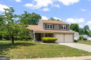 39 LAKEVIEW DR, Cherry Hill, NJ 08003
