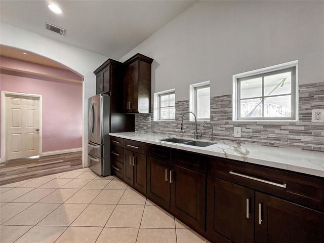 1060 County Road 5021, Cleveland, TX 77327