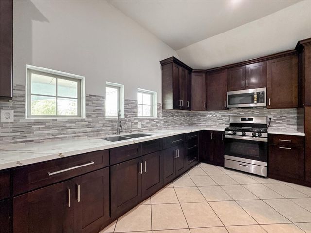 1060 County Road 5021, Cleveland, TX 77327