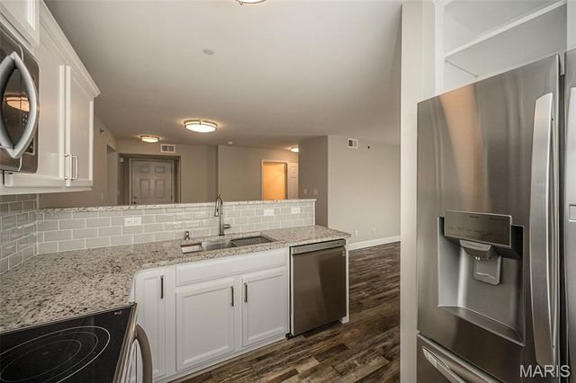 1112 Arbor Creek Drive 2D, Kirkwood, MO 63122