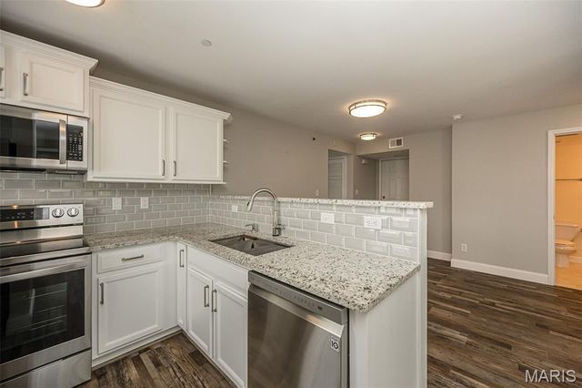 1112 Arbor Creek Drive 2D, Kirkwood, MO 63122