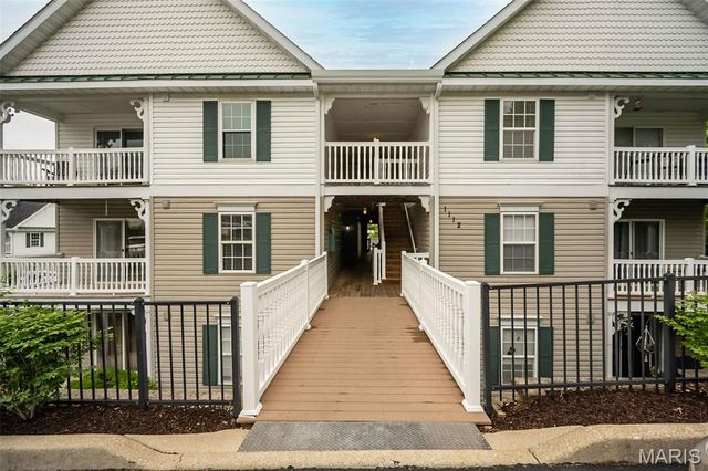 1112 Arbor Creek Drive 2D, Kirkwood, MO 63122