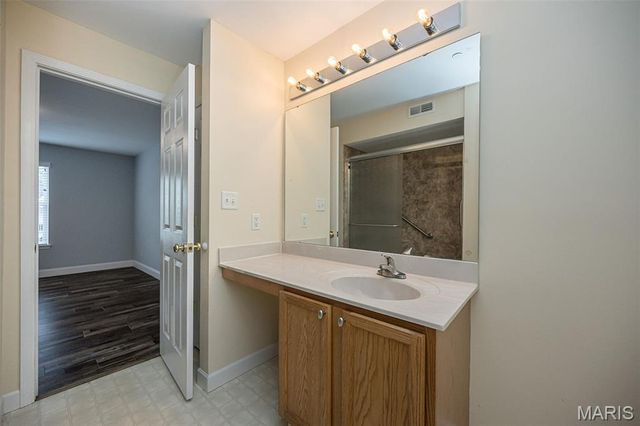 1112 Arbor Creek Drive 2D, Kirkwood, MO 63122