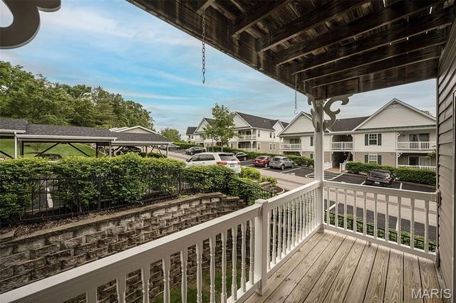 1112 Arbor Creek Drive 2D, Kirkwood, MO 63122