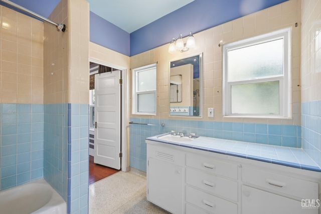 2530 19th Street, Bakersfield, CA 93301