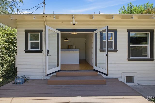 2530 19th Street, Bakersfield, CA 93301