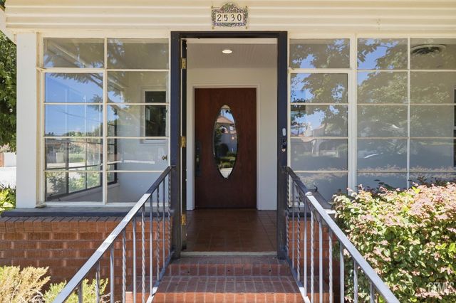 2530 19th Street, Bakersfield, CA 93301