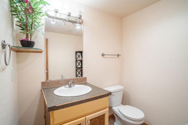 714 Quail Nest Rd, Winfield, KS 67156