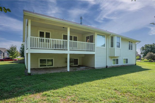 714 Quail Nest Rd, Winfield, KS 67156