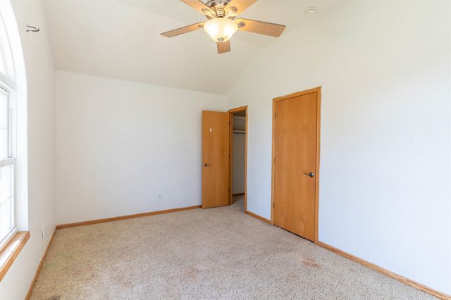 714 Quail Nest Rd, Winfield, KS 67156