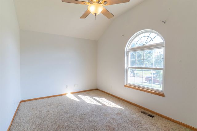 714 Quail Nest Rd, Winfield, KS 67156