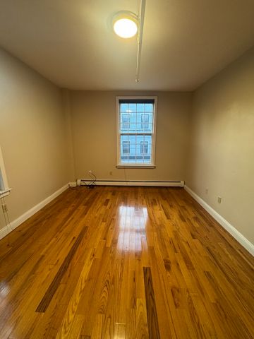 52 Washington 7, Marblehead, MA 01945