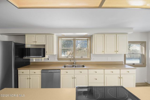 701 W Broadway Street, Maumee, OH 43537