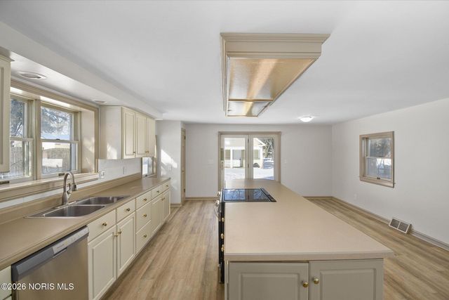 701 W Broadway Street, Maumee, OH 43537