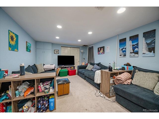 271 E Davies Ave, Centennial, CO 80122