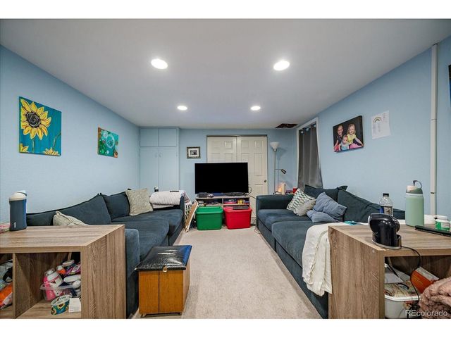 271 E Davies Ave, Centennial, CO 80122