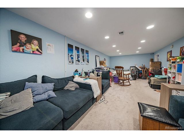 271 E Davies Ave, Centennial, CO 80122