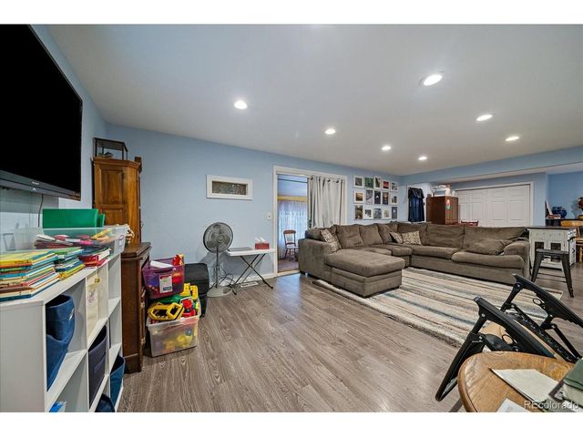 271 E Davies Ave, Centennial, CO 80122