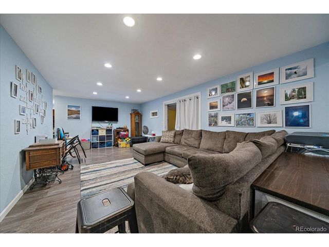 271 E Davies Ave, Centennial, CO 80122